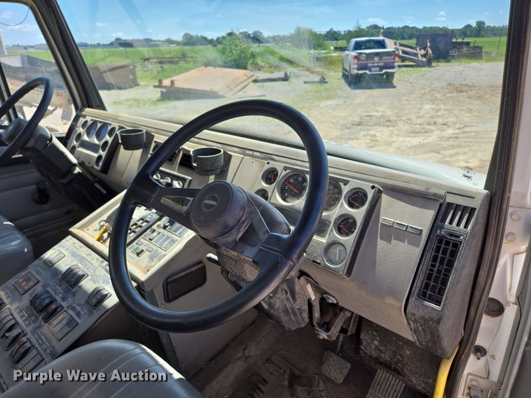 image for item ED2118 2002 Freightliner FL70 street sweeper truck