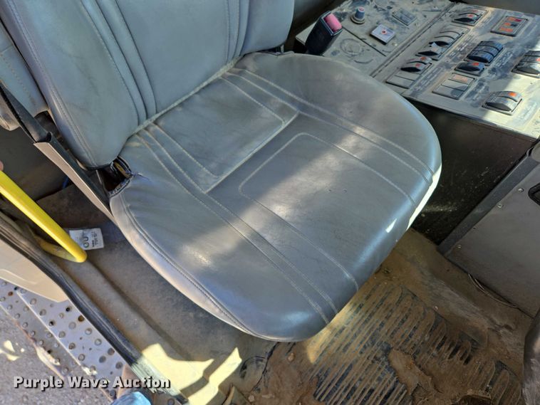 image for item ED2118 2002 Freightliner FL70 street sweeper truck