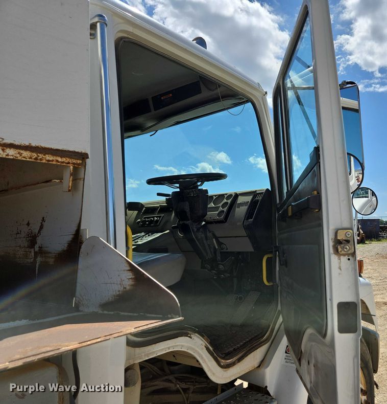 image for item ED2118 2002 Freightliner FL70 street sweeper truck