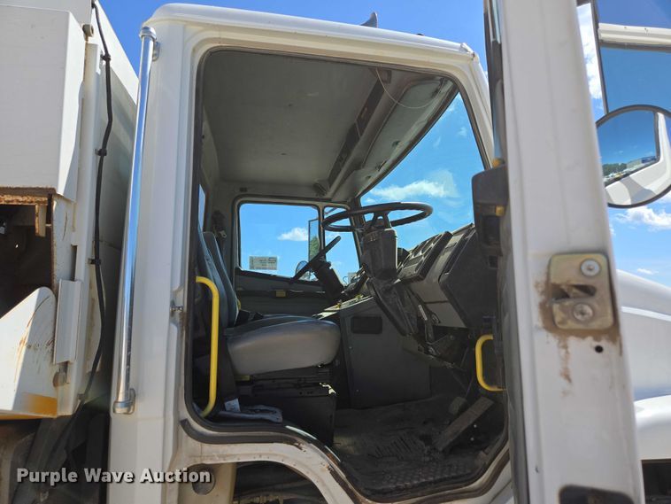 image for item ED2118 2002 Freightliner FL70 street sweeper truck