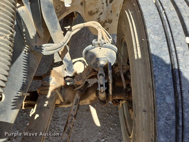 image for item ED2118 2002 Freightliner FL70 street sweeper truck