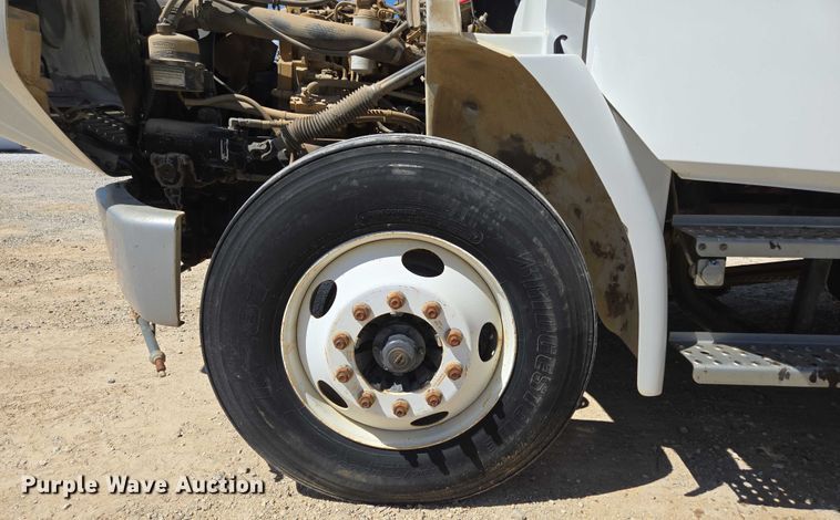 image for item ED2118 2002 Freightliner FL70 street sweeper truck