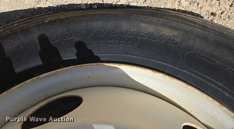 image for item ED2118 2002 Freightliner FL70 street sweeper truck