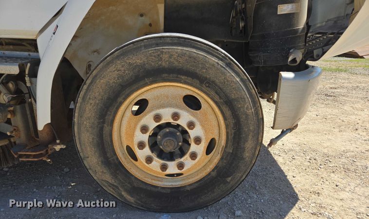 image for item ED2118 2002 Freightliner FL70 street sweeper truck