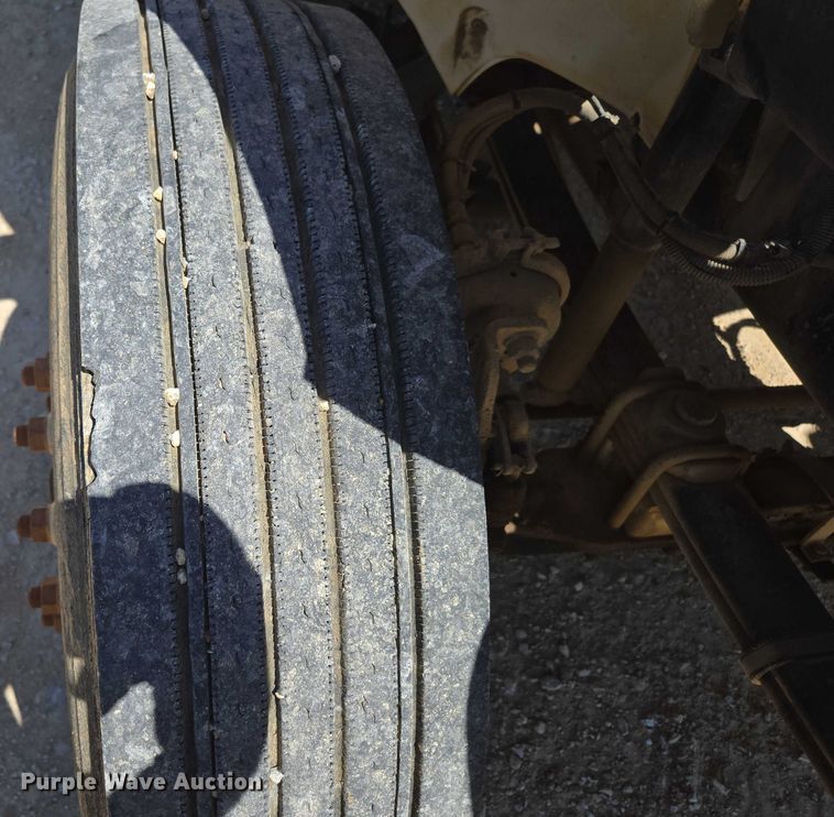 image for item ED2118 2002 Freightliner FL70 street sweeper truck