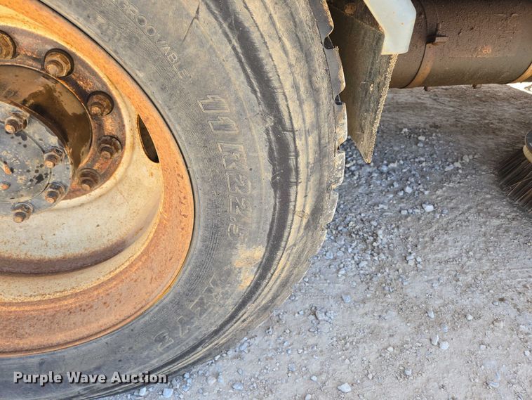 image for item ED2118 2002 Freightliner FL70 street sweeper truck