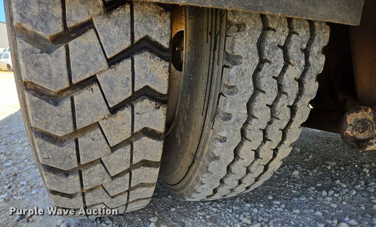 image for item ED2118 2002 Freightliner FL70 street sweeper truck