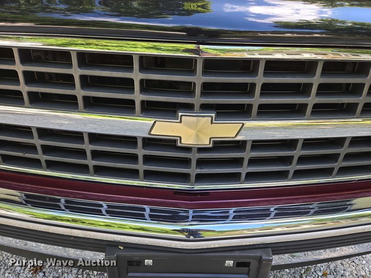 image for item ED2124 1988 Chevrolet C1500 pickup truck