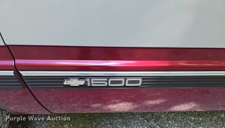 image for item ED2124 1988 Chevrolet C1500 pickup truck