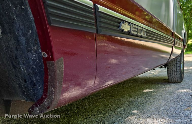 image for item ED2124 1988 Chevrolet C1500 pickup truck