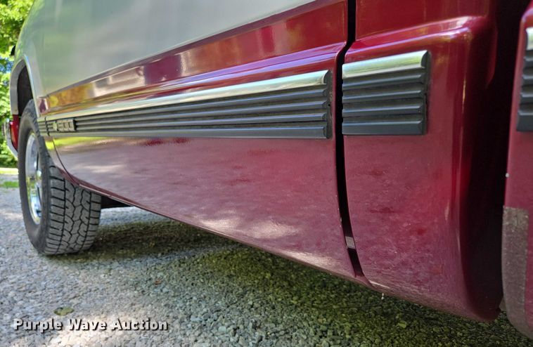 image for item ED2124 1988 Chevrolet C1500 pickup truck