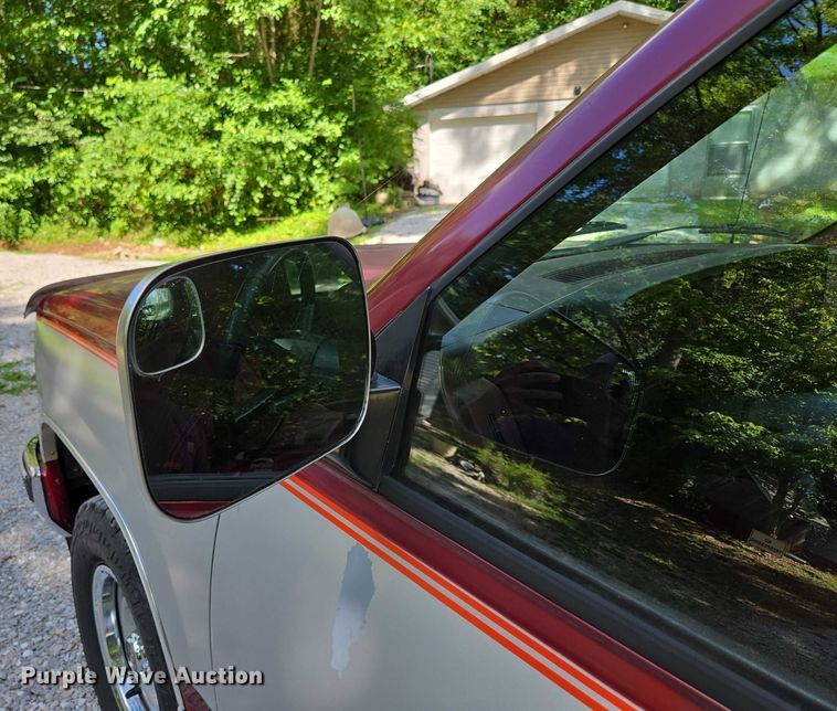 image for item ED2124 1988 Chevrolet C1500 pickup truck