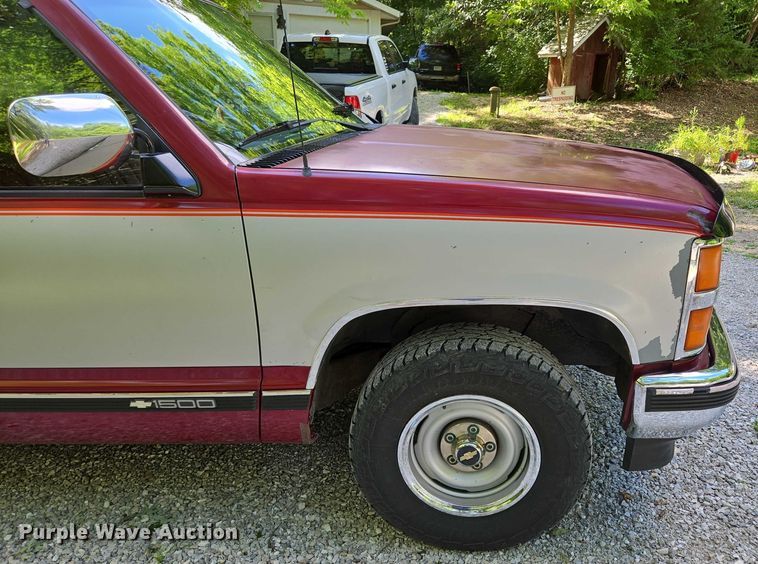 image for item ED2124 1988 Chevrolet C1500 pickup truck