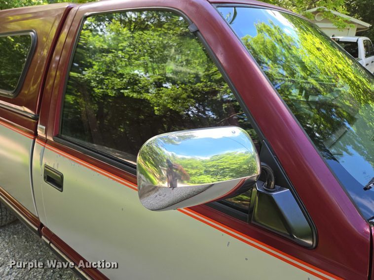 image for item ED2124 1988 Chevrolet C1500 pickup truck