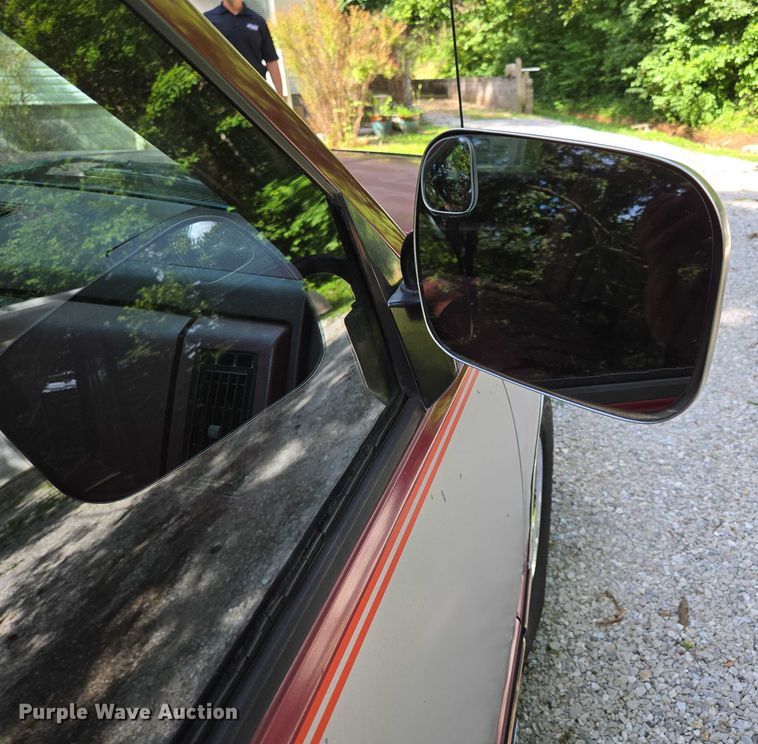 image for item ED2124 1988 Chevrolet C1500 pickup truck