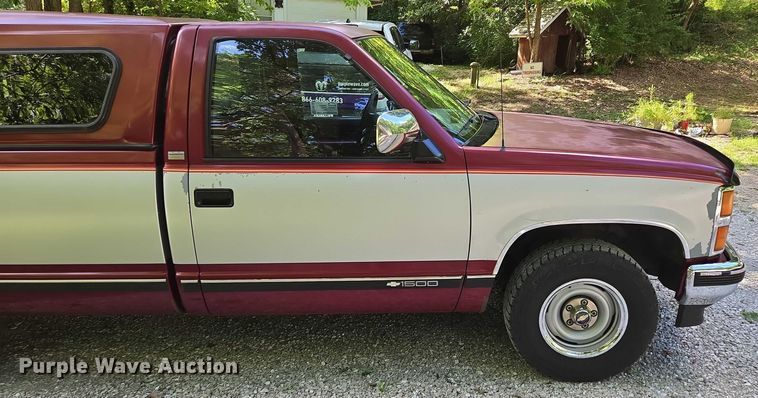 image for item ED2124 1988 Chevrolet C1500 pickup truck