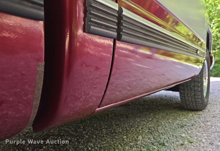 image for item ED2124 1988 Chevrolet C1500 pickup truck