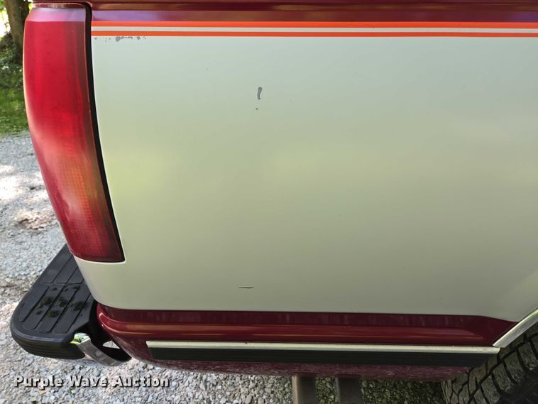 image for item ED2124 1988 Chevrolet C1500 pickup truck