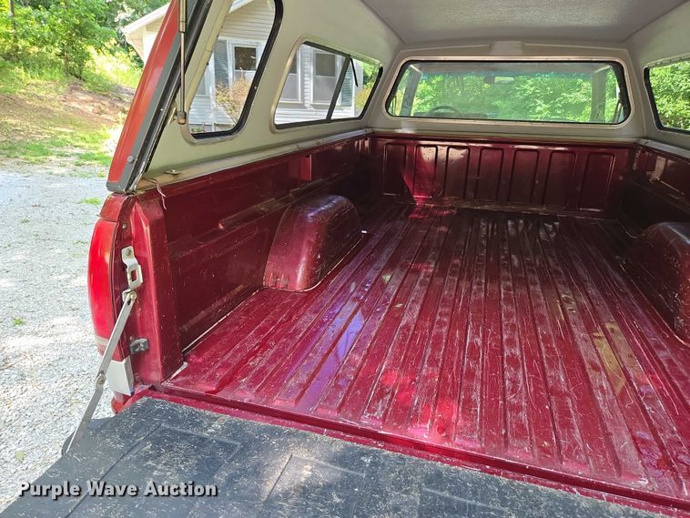 image for item ED2124 1988 Chevrolet C1500 pickup truck