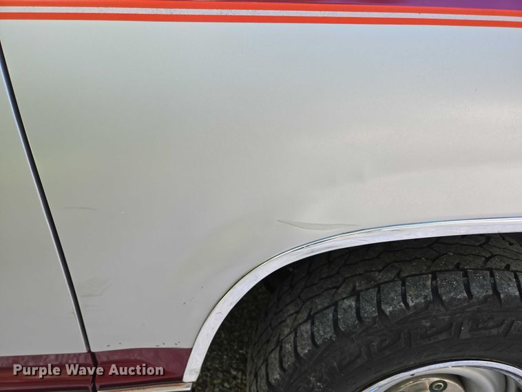 image for item ED2124 1988 Chevrolet C1500 pickup truck