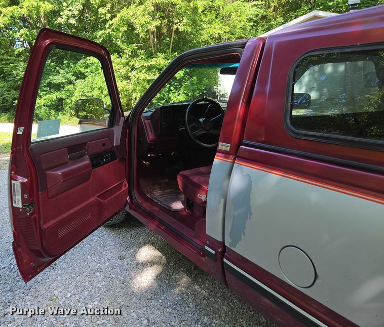 image for item ED2124 1988 Chevrolet C1500 pickup truck