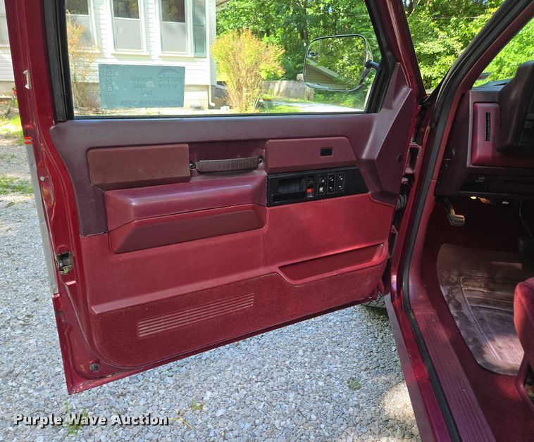 image for item ED2124 1988 Chevrolet C1500 pickup truck