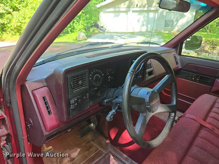 image for item ED2124 1988 Chevrolet C1500 pickup truck