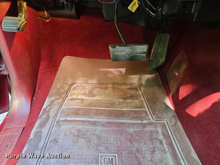 image for item ED2124 1988 Chevrolet C1500 pickup truck