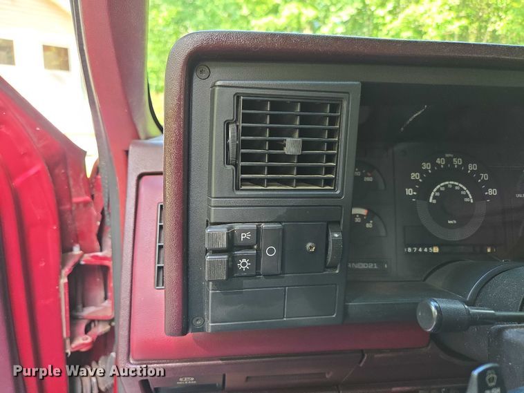 image for item ED2124 1988 Chevrolet C1500 pickup truck