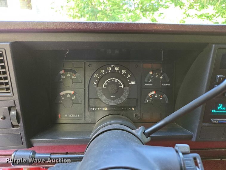 image for item ED2124 1988 Chevrolet C1500 pickup truck