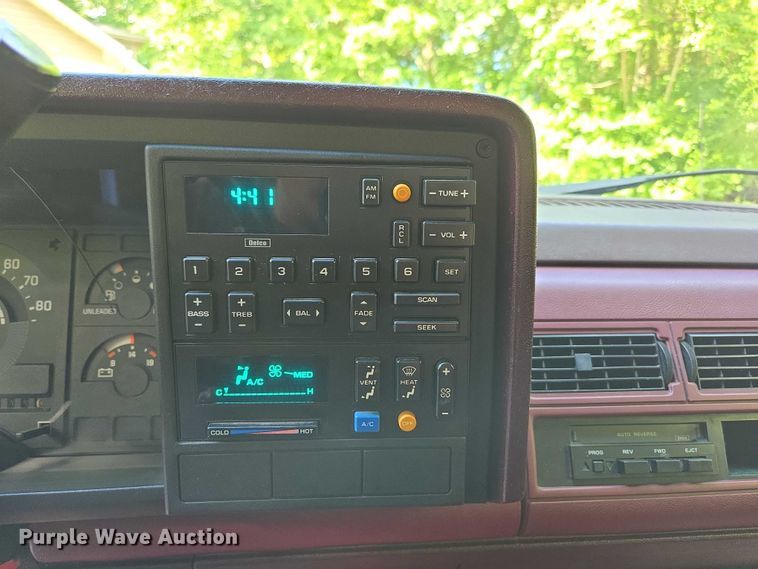 image for item ED2124 1988 Chevrolet C1500 pickup truck