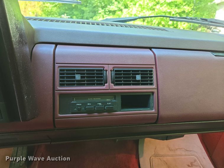 image for item ED2124 1988 Chevrolet C1500 pickup truck