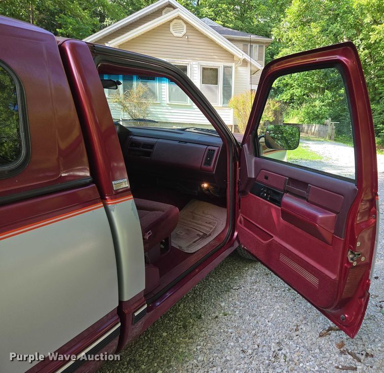 image for item ED2124 1988 Chevrolet C1500 pickup truck