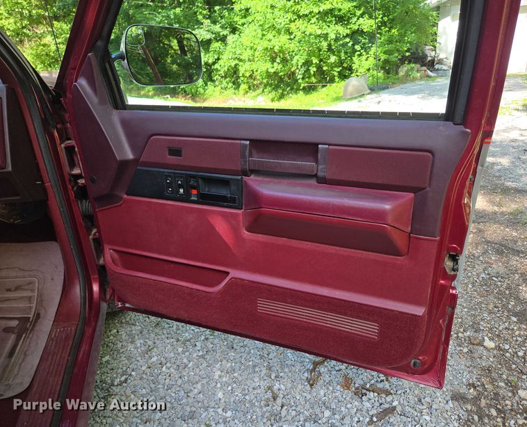 image for item ED2124 1988 Chevrolet C1500 pickup truck