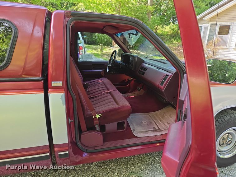 image for item ED2124 1988 Chevrolet C1500 pickup truck