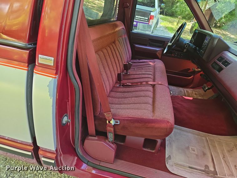 image for item ED2124 1988 Chevrolet C1500 pickup truck