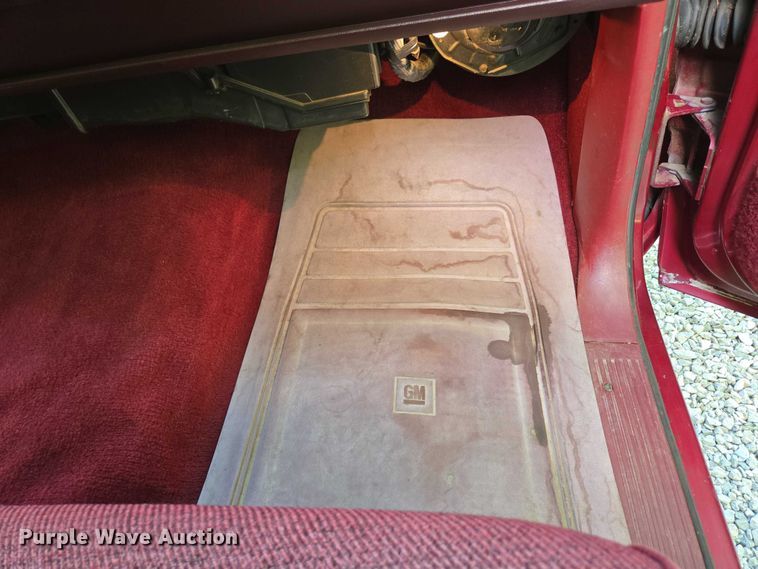 image for item ED2124 1988 Chevrolet C1500 pickup truck