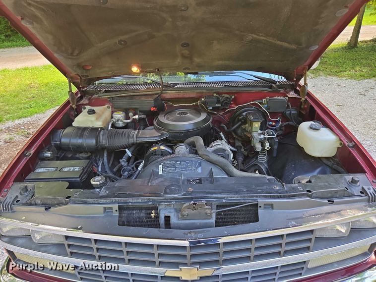 image for item ED2124 1988 Chevrolet C1500 pickup truck