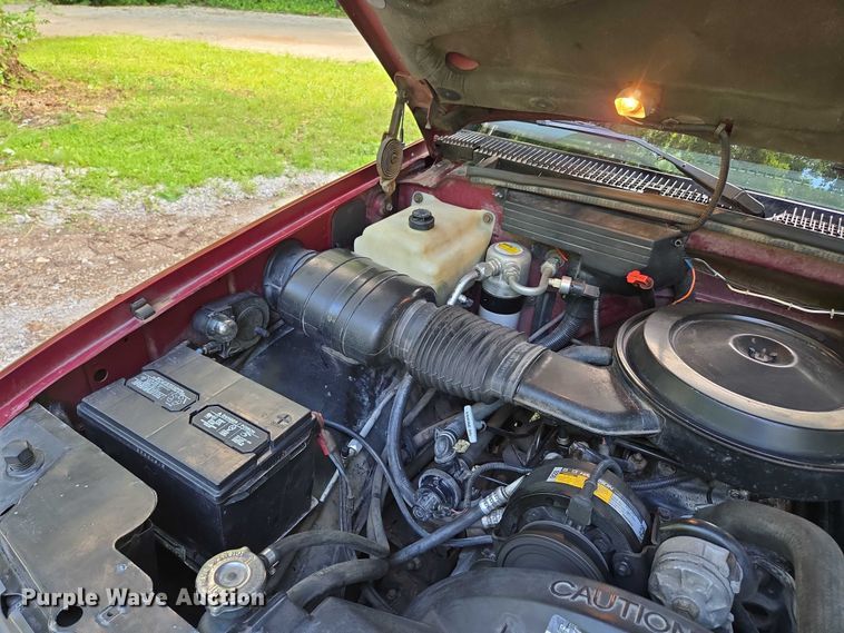 image for item ED2124 1988 Chevrolet C1500 pickup truck