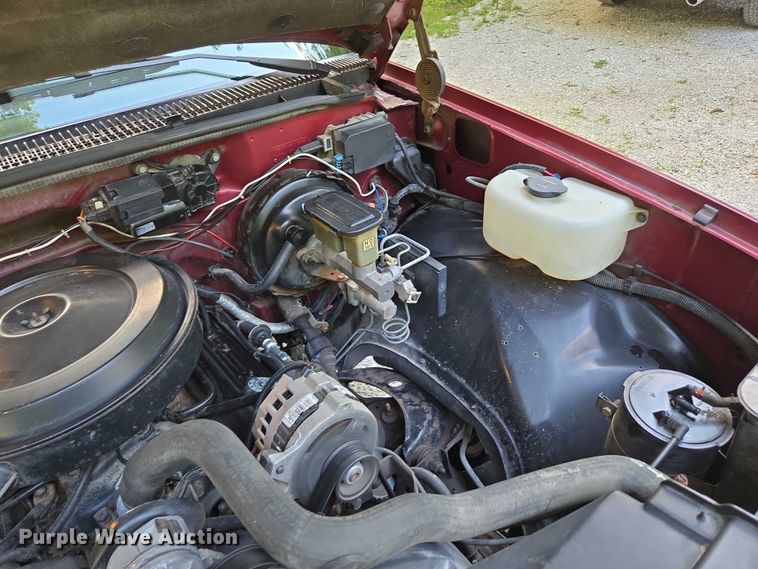 image for item ED2124 1988 Chevrolet C1500 pickup truck