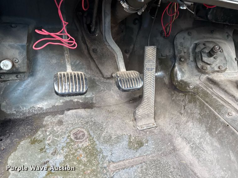 image for item ED4237 1969 Kaiser Jeep M715 pickup truck