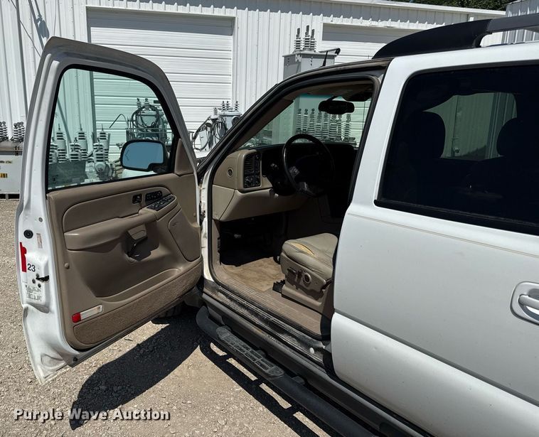 image for item ED4246 2004 Chevrolet  Suburban SUV