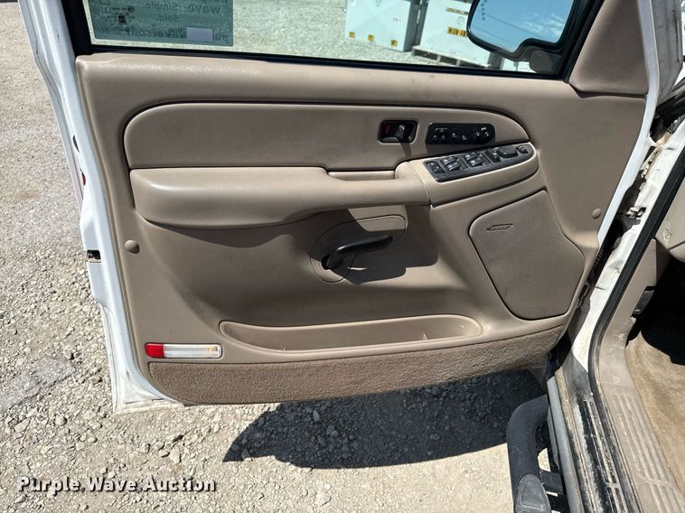 image for item ED4246 2004 Chevrolet  Suburban SUV