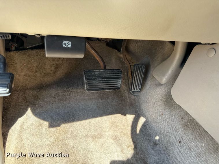 image for item ED4246 2004 Chevrolet  Suburban SUV