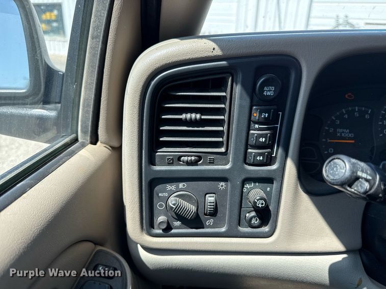 image for item ED4246 2004 Chevrolet  Suburban SUV