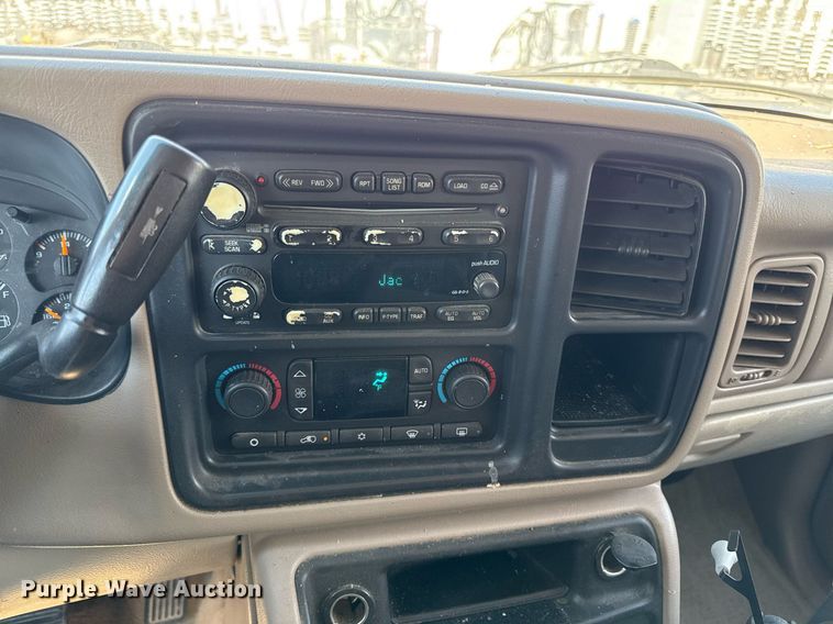 image for item ED4246 2004 Chevrolet  Suburban SUV