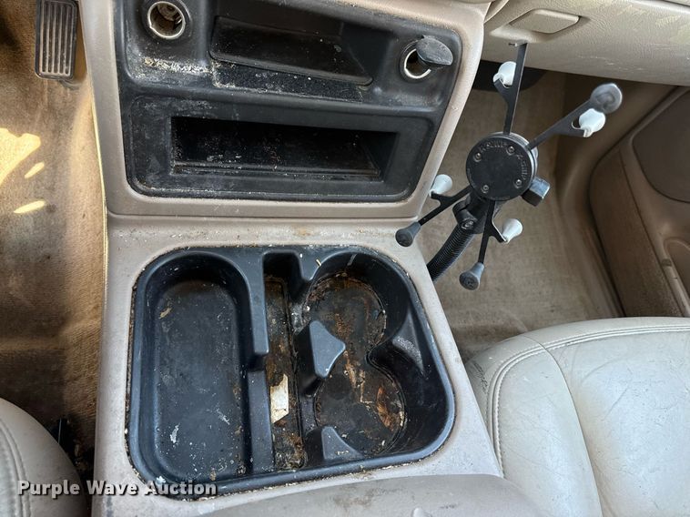 image for item ED4246 2004 Chevrolet  Suburban SUV