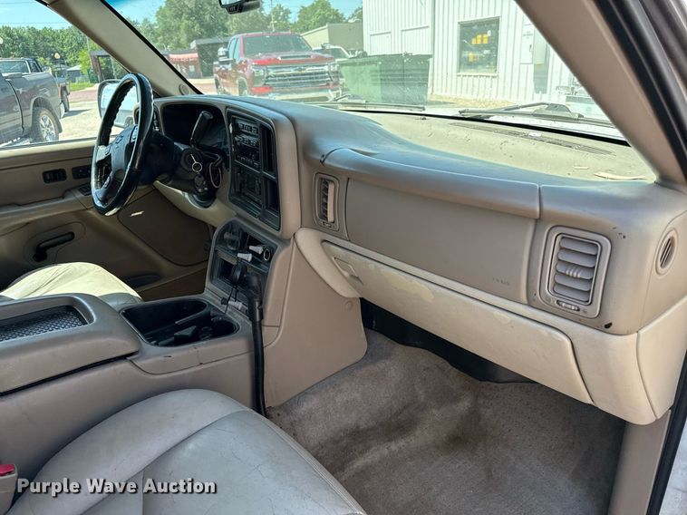 image for item ED4246 2004 Chevrolet  Suburban SUV