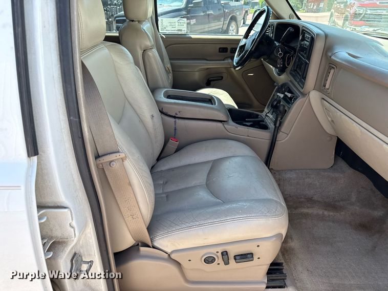 image for item ED4246 2004 Chevrolet  Suburban SUV