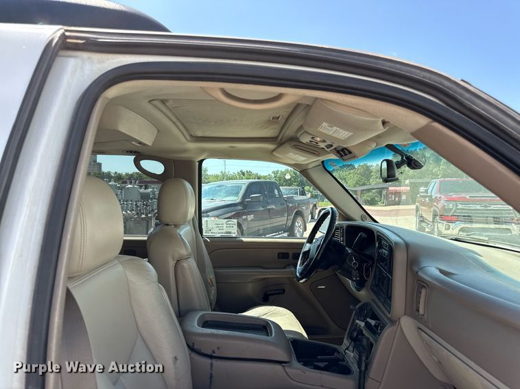 image for item ED4246 2004 Chevrolet  Suburban SUV